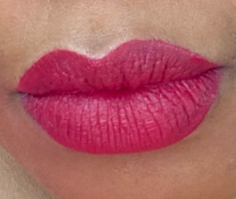 PINK BLUSH Lápiz labial líquido cremoso